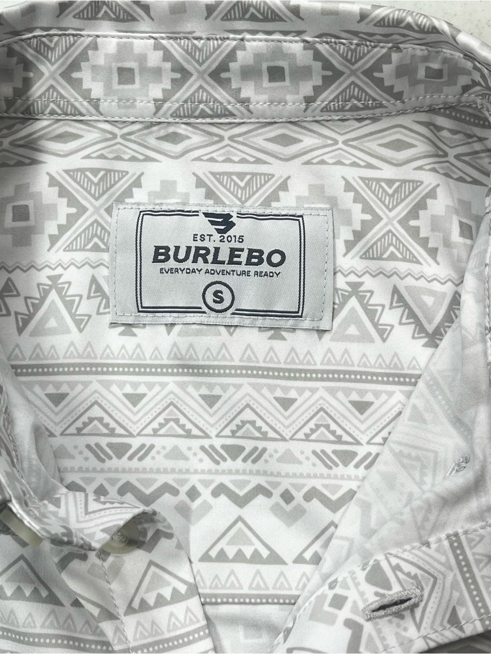 Burlebo Short Sleeve Button Up Shirt Performance Stretch Aztec Print Size Small - Picture 6 of 7